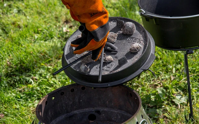 Petromax Dutch Oven Feuertopf 1,6 Liter Mit Deckel Und Planer Boden 9 Petromax Dutch Oven Feuertopf 1,6 Liter Mit Deckel Und Planer Boden – Bild 7