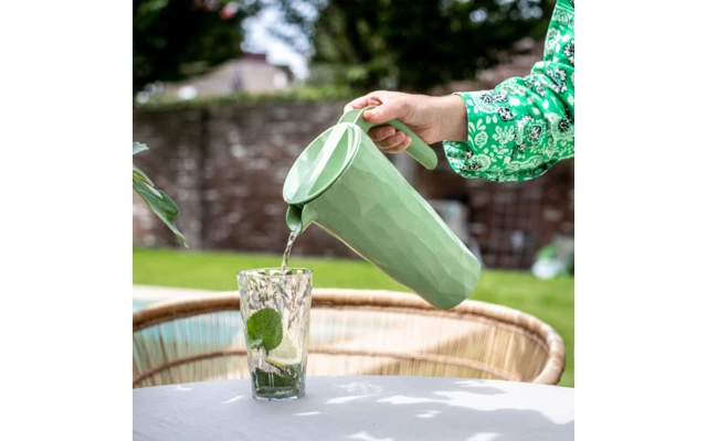 Koziol Club Pitcher Superglas Kanne Mit Deckel 1,5 Liter Nature Desert Sand 6 Koziol Club Pitcher Superglas Kanne Mit Deckel 1,5 Liter Nature Desert Sand – Bild 4